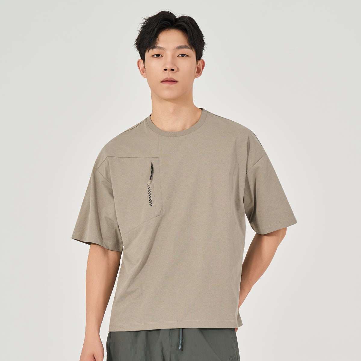 HUMTTO Men's Utility Pocket Performance T-Shirt