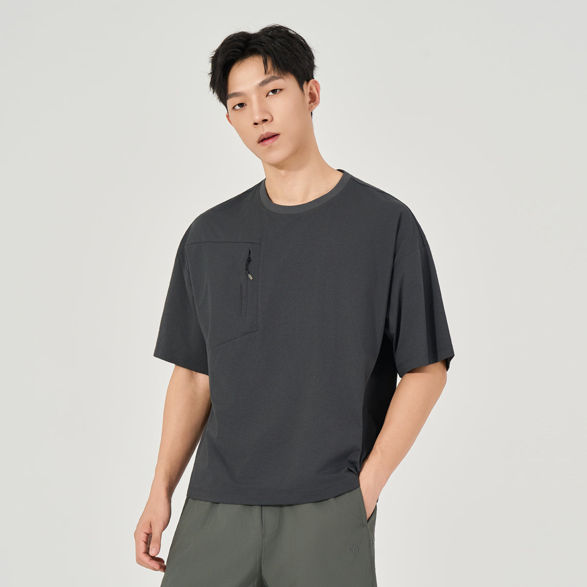 HUMTTO Men's Utility Pocket Performance T-Shirt